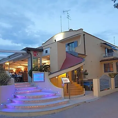 Gabbiano מלון 3*